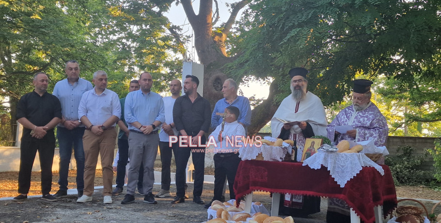 Πανηγυρίζει η Αγία Κυριακή στη Μηλιά Αλμωπίας — Με λαμπρότητα ο Εσπερινός στο εξωκλήσι του χωριού