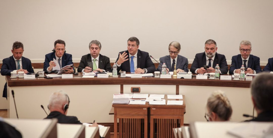 Επίσημη επίσκεψη του Επιτρόπου Απόστολου Τζιτζικώστα στη Ρώμη