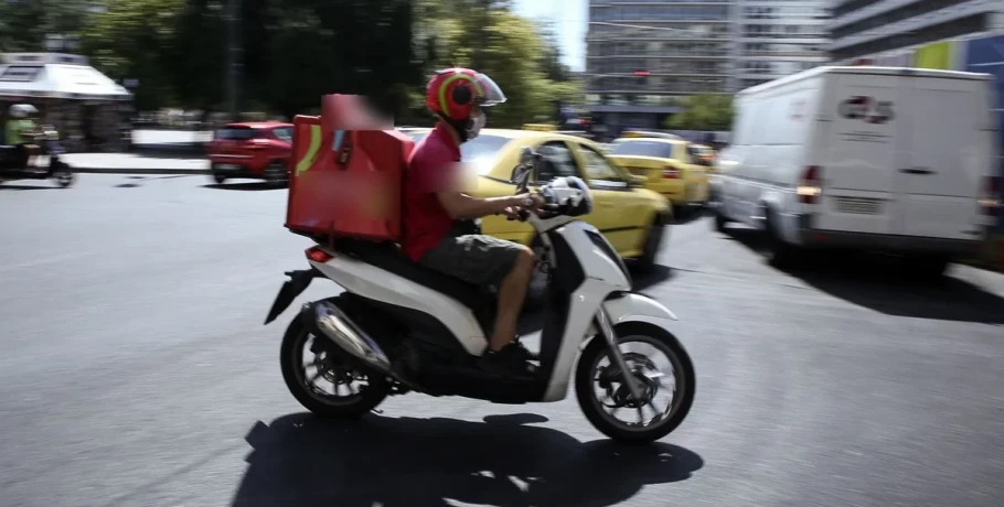 Υποχρεωτική παύση χειρωνακτικών εργασιών και delivery σε εξωτερικό χώρο για 5 ώρες σήμερα στη Θεσσαλονίκη λόγω καύσωνα
