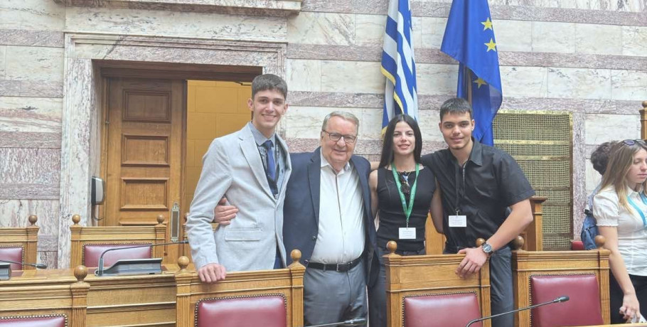 Ο Γιώργος Καρασμάνης παρακολούθησε τις εργασίες της 29ης Συνόδου της Βουλής των Εφήβων στην οποία συμμετείχαν και τρία δικά μας παιδιά από την Πέλλα