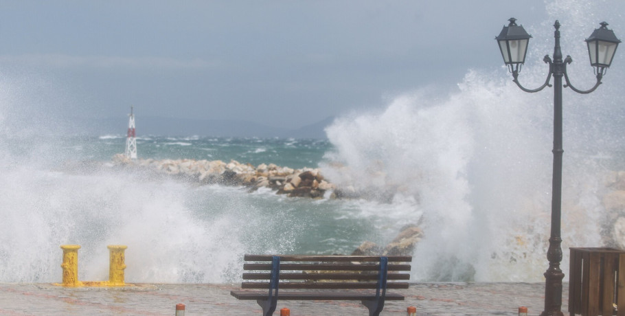 Καιρός: Πέφτει σήμερα η θερμοκρασία αλλά επιμένουν τα μποφόρ -Πολύ υψηλός κίνδυνος πυρκαγιάς σε 7 περιφέρειες