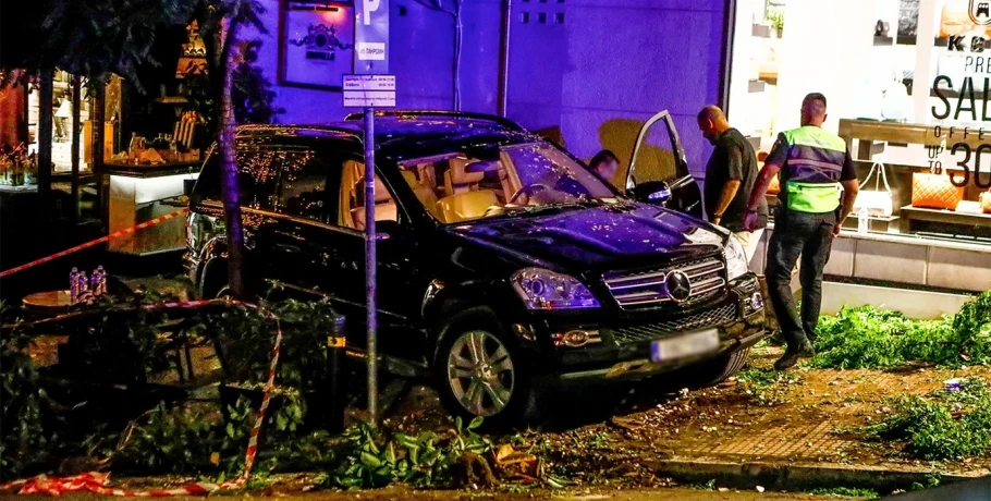Πώς συνέβη το σοκαριστικό ατύχημα με το τζιπ που έπεσε σε εστιατόριο γεμάτο κόσμο στο Κολωνάκι – Νοσηλεύονται έξι άτομα