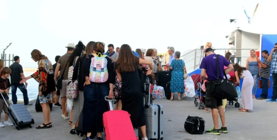 Κανονικά τα ακτοπλοϊκά δρομολόγια από τα λιμάνια του Πειραιά, της Ραφήνας και του Λαυρίου