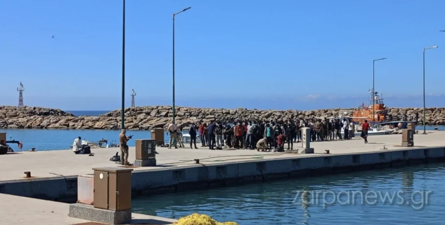 Νέες βάρκες με μετανάστες εντοπίστηκαν σήμερα προς Κρήτη -230 άτομα οδηγήθηκαν στην ακτή