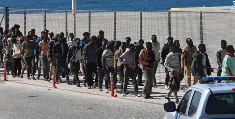 Πλεύρης για μεταναστευτικό: Μείωση επιδομάτων για όσους παίρνουν άσυλο - Στη φυλακή όταν απορρίπτεται η αίτηση