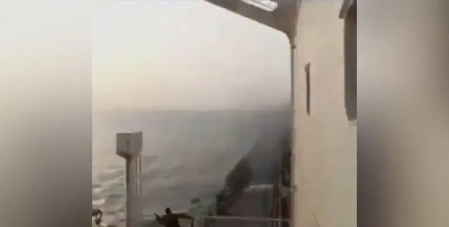 Δύο νεκροί από την επίθεση των Χούθι σε ελληνόκτητο πλοίο στην Ερυθρά Θάλασσα