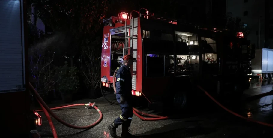 Μύκονος: Συναγερμός για φωτιά σε επαγγελματικό χώρο -Ήχησε το 112 λόγω τοξικών καπνών