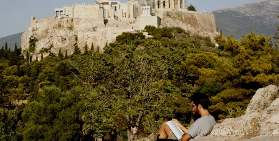 Οι 6 στους 10 νέους θεωρούν ότι η δημοκρατία στην Ελλάδα απειλείται