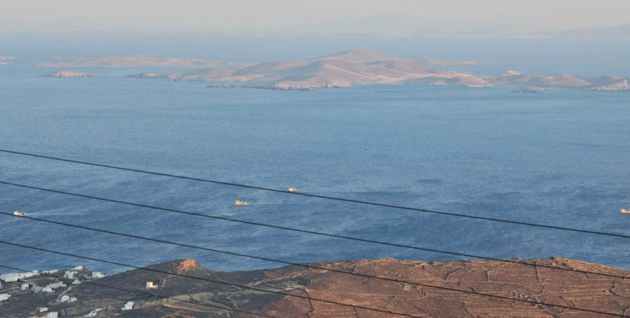 Τι δουλειά έχει η τουρκική αρμάδα αλιευτικών στις Κυκλάδες