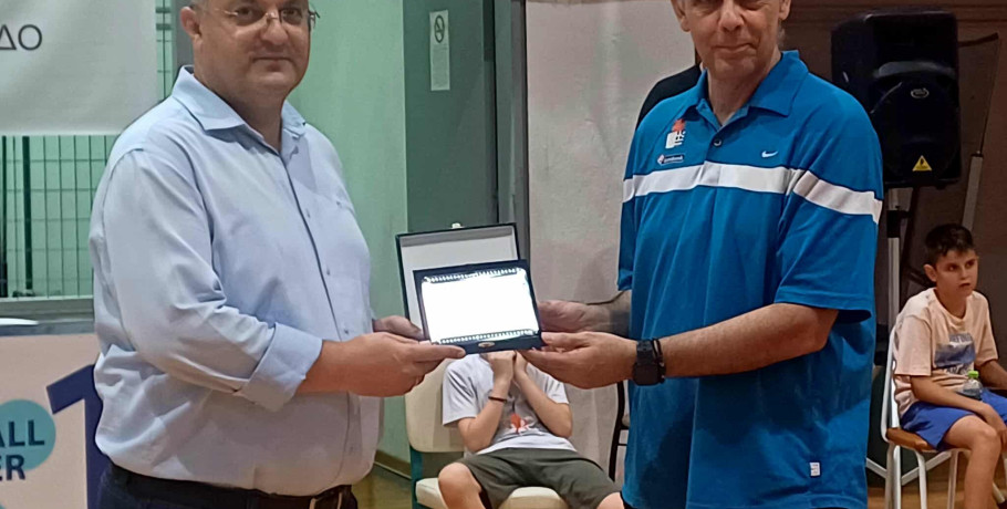 Τιμητική πλακέτα στον Δήμαρχο Κιλκίς από την ‘’Κούπα’’