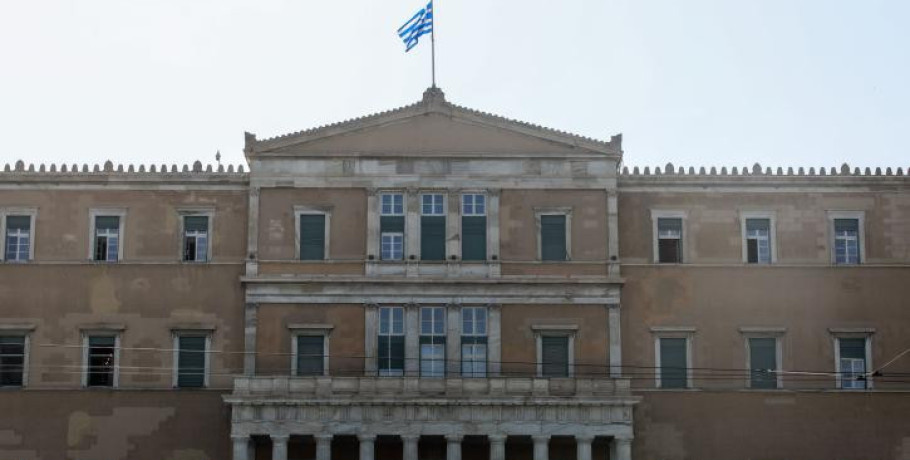 Ψηφίστηκε το ν/σ για την προστασία των ανηλίκων από προϊόντα καπνού και αλκοόλ