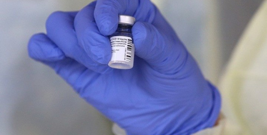 Η κυβέρνηση των ΗΠΑ βάζει τέλος στη δίωξη γιατρού κατηγορούμενου πως κατέστρεφε εμβόλια κατά της COVID-19
