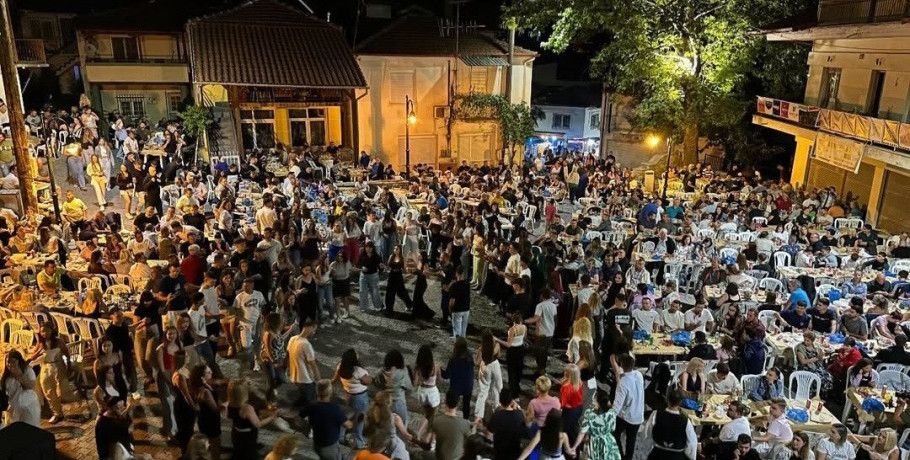 Με επιτυχία ξεκίνησε η Γιορτή Καραβίδας στο Νησί Έδεσσας – Μακεδονικοί ρυθμοί και κέφι μέχρι το πρωί