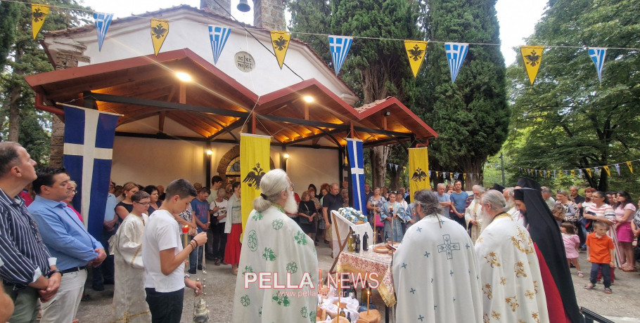 Λάμπρος Εσπερινός για την Μεταμόρφωση του Σωτήρος στην Έδεσσα – Μια κατανυκτική τελετή στο εκκλησάκι της Γαβαλιώτισσας