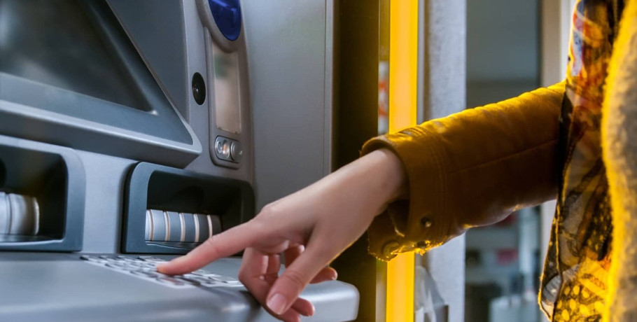 ΕΕΚΕ: Εξοργιστική κερδοσκοπία της Τράπεζας Πειραιώς σε βάρος των καταναλωτών