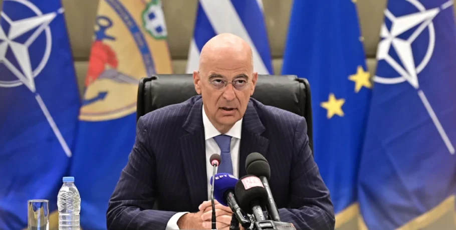 Ανακοινώσεις Δένδια: Θητεία μόνο στον Στρατό Ξηράς, αυξάνεται ο μισθός των στρατευμένων από €8 ευρώ σε €50- €100