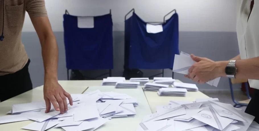 Νέος νόμος: Θα ψηφίζουμε μια φορά, αλλά... δύο συνδυασμούς για δημοτικές και περιφερειακές εκλογές