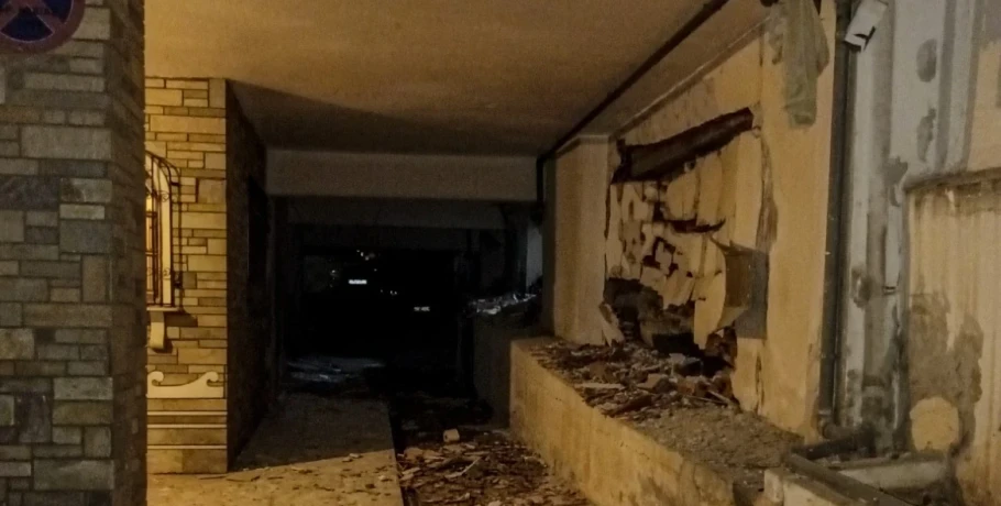 Ισχυρή έκρηξη σε πολυκατοικία στη Θεσσαλονίκη – Μεγάλες καταστροφές σε γύρω κτίρια
