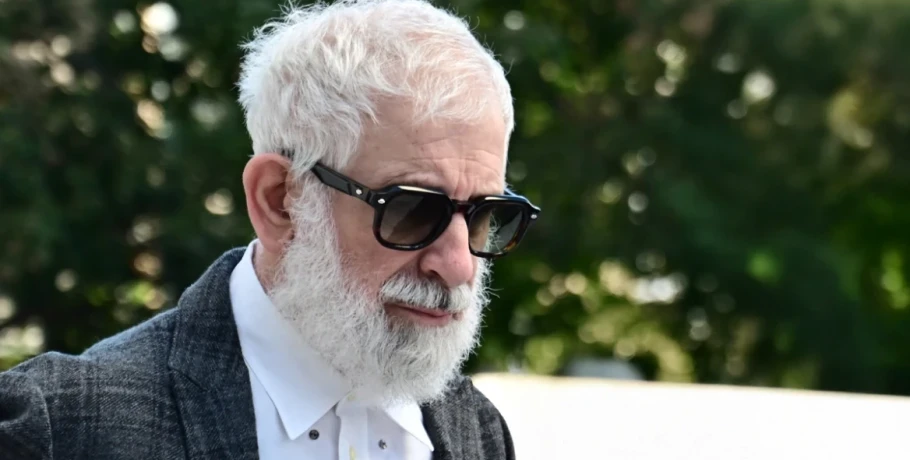 Πέτρος Φιλιππίδης: Ποινή φυλάκισης τριών ετών με αναστολή -Εφυγε ελεύθερος από το δικαστήριο
