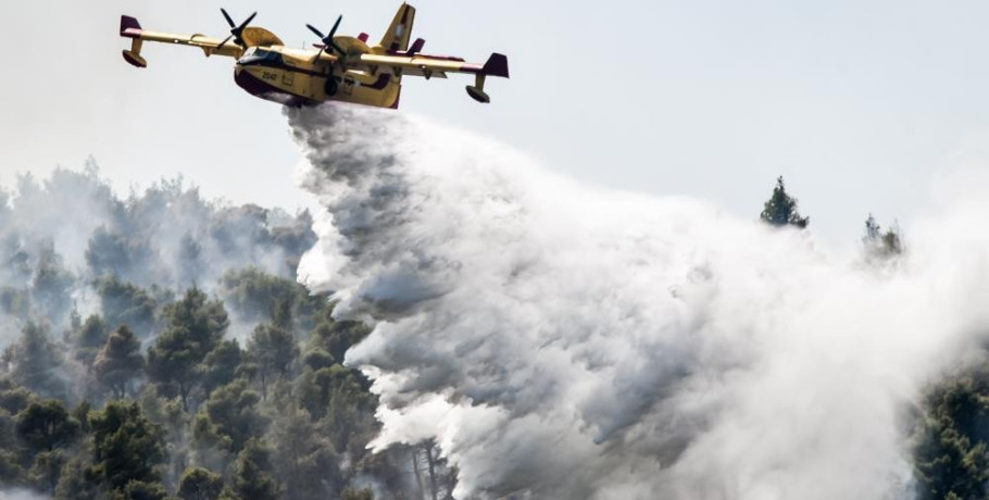 Αναγκαστική προσθαλάσσωση πυροσβεστικού αεροσκάφους στον Κορινθιακό - Σώοι οι δύο πιλότοι