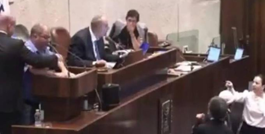 Χαμός στην Κνεσέτ: Πήραν σηκωτό Ισραηλινό βουλευτή επειδή μίλησε για «γενοκτονία στην Λωρίδα της Γάζας»