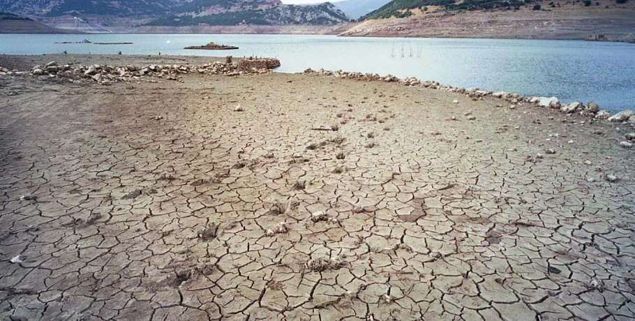Συνολάκης για λειψυδρία: Αναπόφευκτη η αξιοποίηση του νερού από την Ψυτάλλεια στο μέλλον – Πώς θα χρησιμοποιούμε καθαρό νερό από λύματα