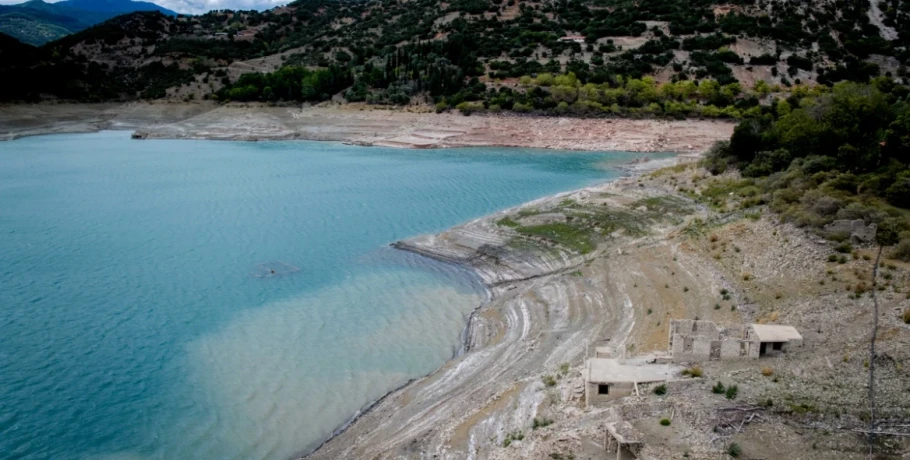 Τι αποφασίστηκε στη σύσκεψη στο Μαξίμου για τη λειψυδρία: Συγχωνεύσεις φορέων, αλλάζει ριζικά το μοντέλο διαχείρισης - Οι 5 κατεπείγουσες δράσεις