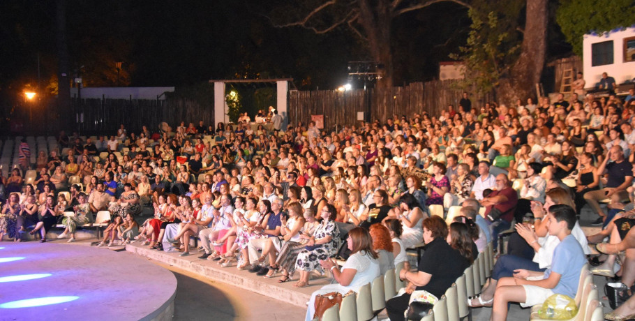 Μαγευτική μουσική βραδιά με τη Ρένα Μόρφη στο Θερινό Δημοτικό Θέατρο Νάουσας