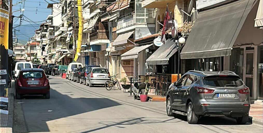 Σκύδρα: Καταστηματάρχης αιτείται τη διαπλάτυνση του πεζοδρομίου επί της οδού Ευξείνου Πόντου