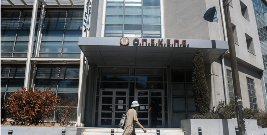 Ανεβαίνει το πολιτικό θερμόμετρο: Σε θέσεις μάχης κυβέρνηση και αντιπολίτευση για ΟΠΕΚΕΠΕ
