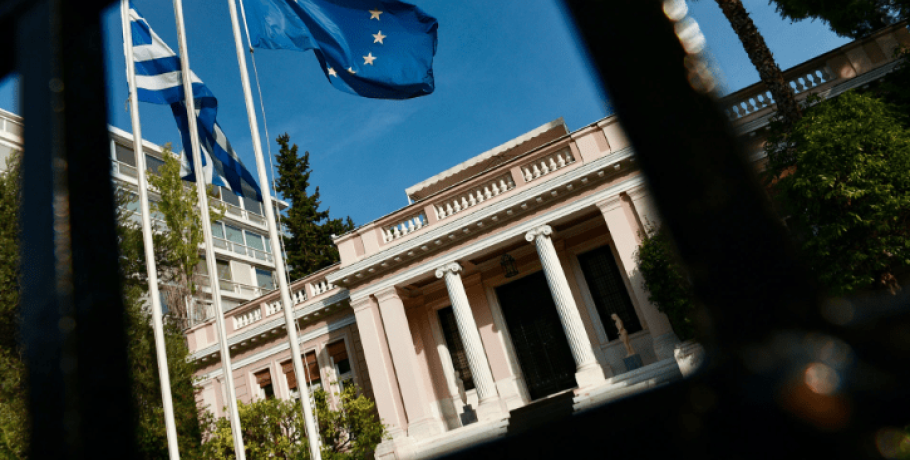 Το στοίχημα του Μαξίμου για την επανεκκίνηση μετά τον Δεκαπενταύγουστο