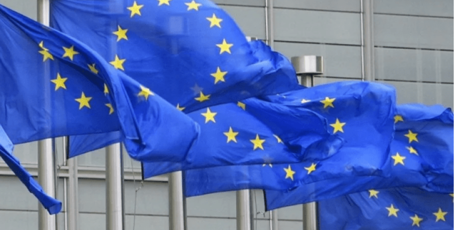 Γκρίνια στην ΕΕ για την εμπορική συμφωνία με Τραμπ
