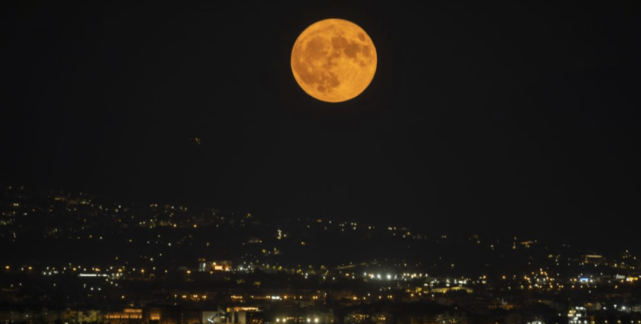 Πότε «πέφτει» η Αυγουστιάτικη πανσέληνος – Ποια ζώδια επηρεάζονται περισσότερο