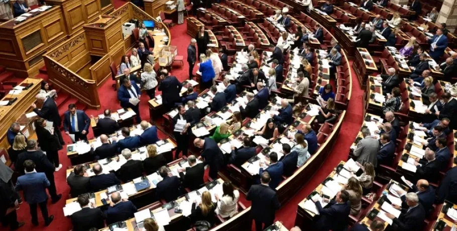 Τίτλοι τέλους για τα Τέμπη στη Βουλή: Στο Δικαστικό Συμβούλιο ο Κώστας Αχ. Καραμανλής – Αποχή της αντιπολίτευσης