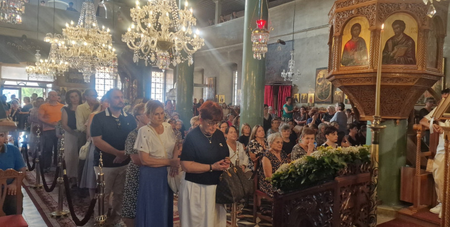 Πλήθος πιστών στον Ιερό Ναό Κοιμήσεως της Θεοτόκου Γιαννιτσών για τον εορτασμό της Παναγίας