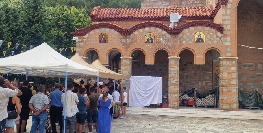 Το pellanews.gr στην Παναγία Σουμελά στο Βέρμιο – Ουρές πιστών το απόγευμα του 15 Αυγούστου προς δόξα της Παναγίας