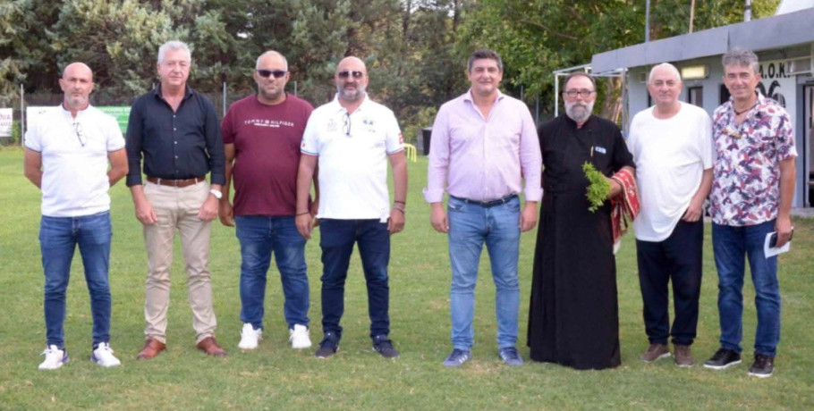Ο Δήμαρχος Πέλλας Στάθης Φουντουκίδης δίπλα στον ΠΑΟΚ Δυτικού και στις ομάδες του Δήμου