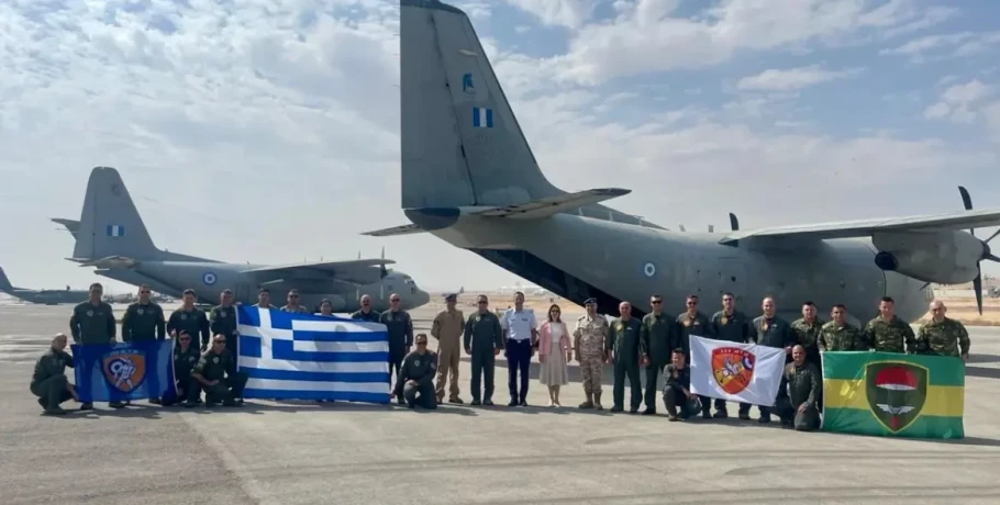Μητσοτάκης: Δύο αεροσκάφη της ελληνικής πολεμικής αεροπορίας έριξαν σήμερα 8,5 τόνους τροφίμων στη Γάζα