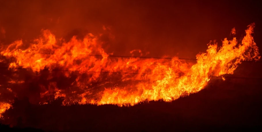 Φωτιά  σε Κεφαλονιά, Φωκίδα, Βόνιτσα και Ζάκυνθο- Εκκενώθηκαν οικισμοί, διακοπές ρεύματος
