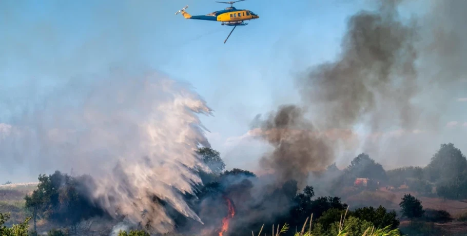 Εκκένωση 15 οικισμών στην Αχαΐα και ένας εγκαυματίας, μπαράζ από 112 για απομάκρυνση στη Χίο - Μαίνονται οι φωτιές σε Πρέβεζα, Άρτα, Βόνιτσα