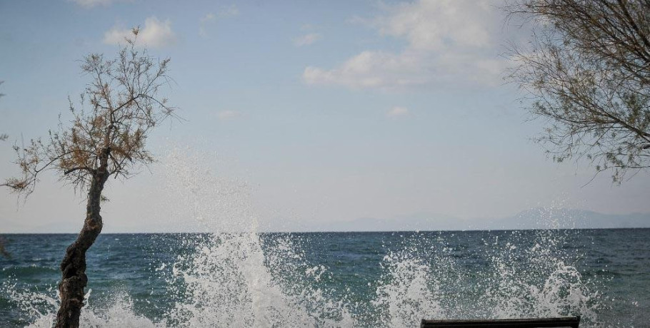 Καιρός: Ισχυροί άνεμοι μέχρι 9 μποφόρ - Στους 38 βαθμούς η θερμοκρασία