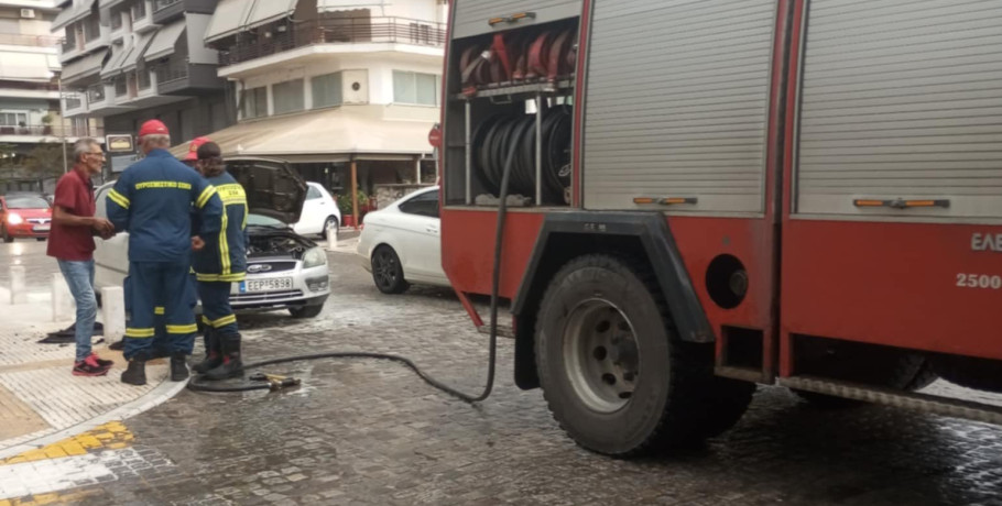Έδεσσα: Αυτοκίνητο "άρπαξε" φωτιά εντός πόλης!