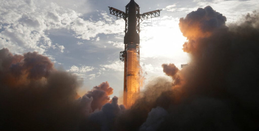 SpaceX: Επιτυχημένη η 10η δοκιμαστική εκτόξευση του Starship μετά από μήνες αναβολών και ατυχημάτων