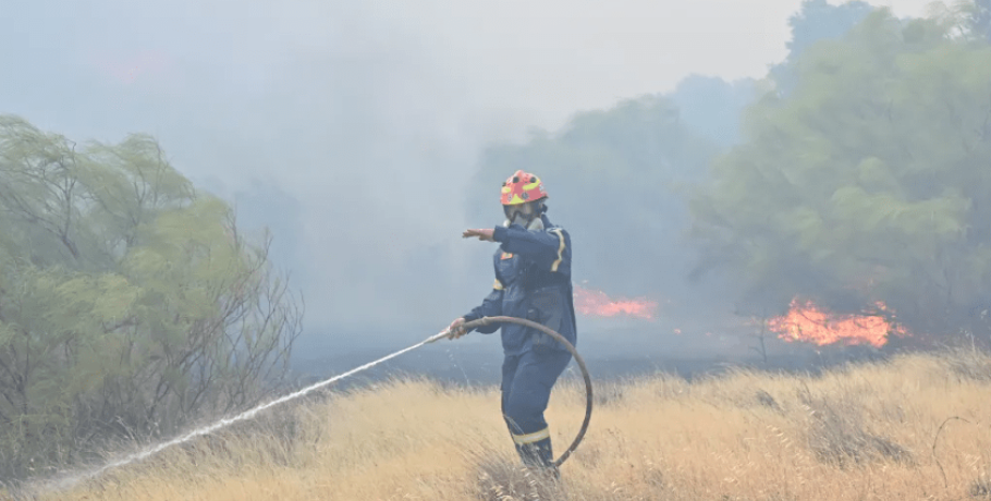 Meteo: Δυσμενείς οι πυρομετεωρολογικές συνθήκες, πολύ ισχυροί οι άνεμοι