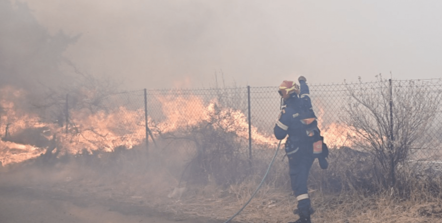 Κερατέα: Ένας νεκρός από τη μεγάλη φωτιά στην Ανατολική Αττική