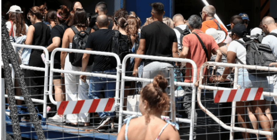 Γεμάτα αναχωρούν τα πλοία από τη Θεσσαλονίκη για Σποράδες και νησιά του Αιγαίου