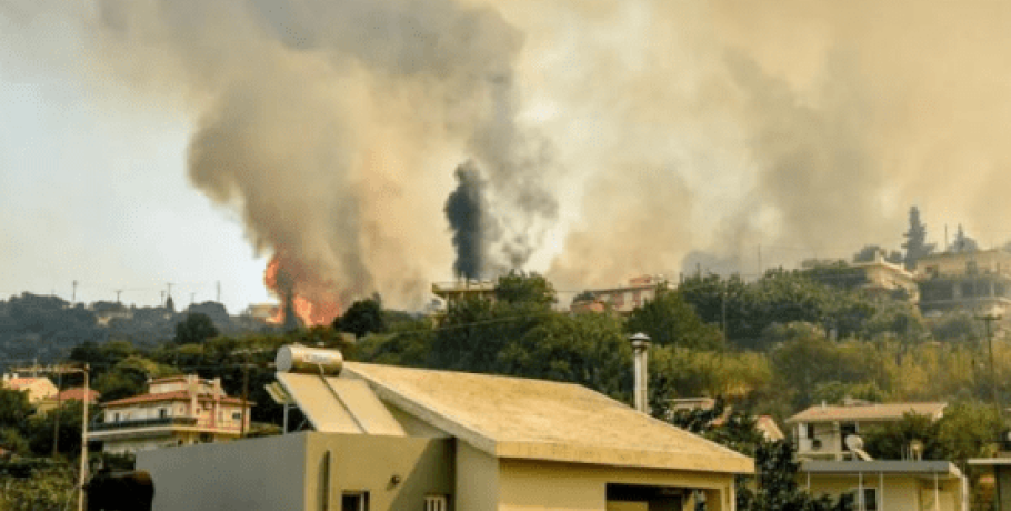 Φωτιά στην Πάτρα: Στις φλόγες η Ιερά Μονή Αγίου Νικολάου - Απομακρύνθηκαν οι μοναχές