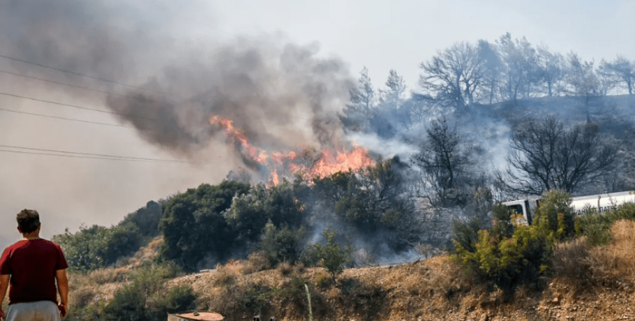 Πάτρα: Συνέλαβαν για εμπρησμό και μάρτυρα υπεράσπισης του 25χρονου - Διαμαρτυρία των δικηγόρων