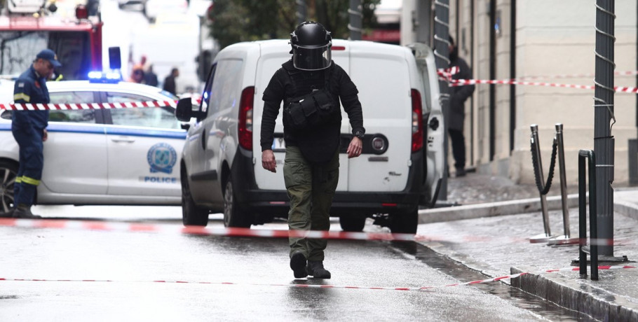 Ολόκληρο οπλοστάσιο βρέθηκε σε κάδο απορριμμάτων στην Καισαριανή