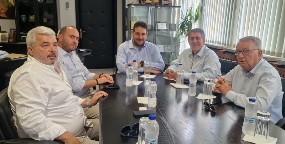 Κλειστή σύσκεψη του Υπουργού Εσωτερικών Θοδωρή Λιβάνιου στην Περιφερειακή Ενότητα Πέλλας – Δηλώσεις και αναμνηστικό δώρο